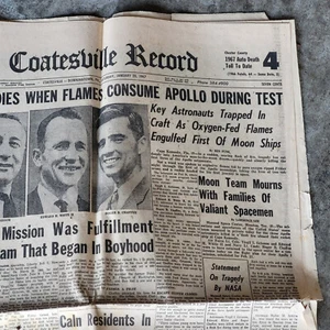 TITOLI GIORNALI VINTAGE ~ NASA APOLLO ASTRONAUTI FUSTELLA CAPSULA INCENDIO TRAGEDIA 1967 - Foto 1 di 6