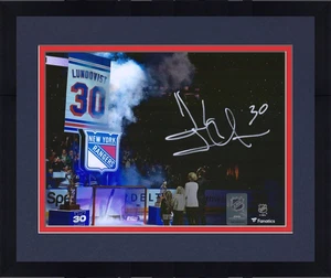 Framed Henrik Lundqvist Rangers Signed 8x10 Banner Raising Photograph - Picture 1 of 1