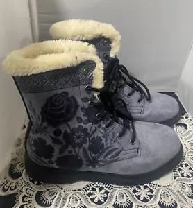 Yes We Vibe Unisex Blue Floral Rose Lace-Up Faux Fur Boots size 10.5M 12W - Picture 1 of 7