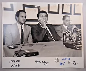 Muhammad Ali Original Vintage 1981 Press Conference 8x10 Photo - Picture 1 of 1