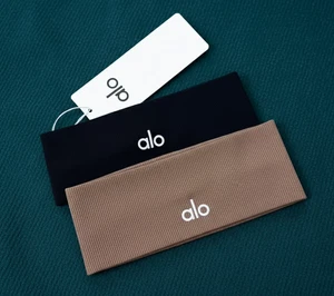 Alo Yoga Headbands 2-Pack Black & Brown NWT Soft Stretchy Hair Bands Gift - Picture 1 of 4