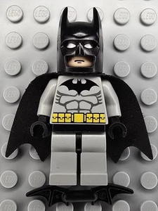 Lego Batman DC Minifigure BAT001 Batman Light Bluish Gray Suit Black Mask - Picture 1 of 6