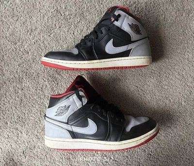 Talla 8 Usado Air Jordan 1 Mid “Bred Shadow” Sin Caja Mal Estado Foto 1 de 4