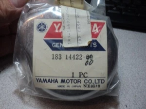 1968-69 YAMAHA AS2C YAS1C RH AIR CLEANER CASE 2 CAP COVER NOS OEM 183-14422-09 - Picture 1 of 4