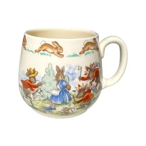 Taza de colección Royal Doulton Bunnykins taza conejos jugando vaqueros e indios - Imagen 1 de 9