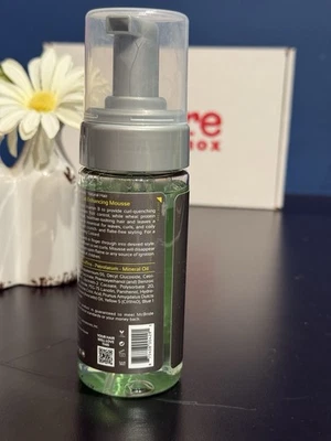 MOUSSE REALZADORA DE RIZOS DE ALMENDRA Y AGUACATE ESENCIAL DE DISEÑO 4 oz/118 ml Foto 1 de 2