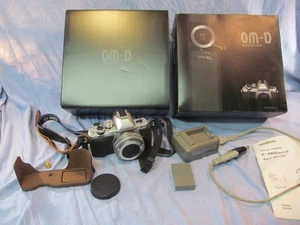 Olympus OM-D E-M10 Mark II argento 16,1 megapixel fotocamera digitale mirrorless obiettivo 14-42 - Foto 1 di 12