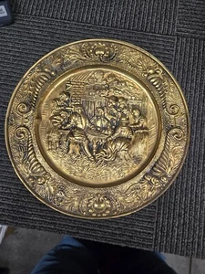 Vtg MCM pressed gold metal decorative plate colonial? Medieval? design wall--17a - Picture 1 of 3