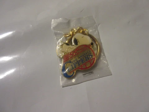 VINTAGE LOS ANGELES CLIPPER NBA BASKETBALL SNOOPY DOG KEY CHAIN FOB RARE NOS Cover