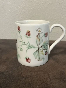 Vintage Ceramic Coffee Mug Tea Cup 10 oz. Made in England Strawberries & Leaves - Picture 1 of 5