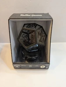 Nuevo 2023 Disney's Gemmy Haunted Mansion LED GeoSwirl Luz Azul Decoración - Imagen 1 de 15