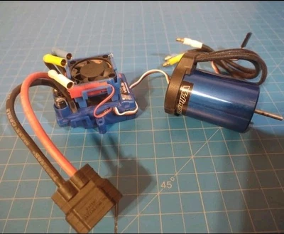 Slash 4x4 Brushless Motor and ESC Combo 1/10 - Image 1 of 4