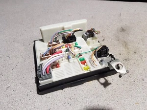 2010 Renault Kangoo 1.5 DCI Engine Bay Fusebox USM Module 8201044237 - Picture 1 of 4