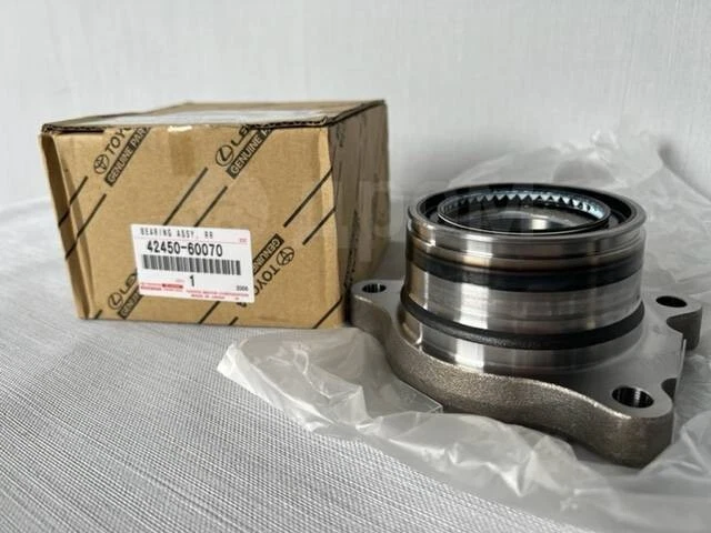 TOYOTA LEXUS Genuine LAND CRUISER LX570 Rear Right Hub Bearing 42450-60070 OEM - Image 1 of 1