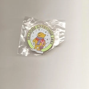 Disney Cast Member Work Day Christmas Pin - Pooh & Piglet Season's Greeting 2003 - Picture 1 of 1
