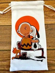 Soft Eye Sunglasses White Accessory Pouch Pull Top Portable Snoopy Hug Charlie B - Imagen 1 de 1