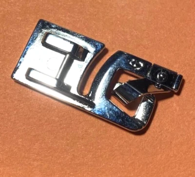 Pé de bainha 1/4" (6MM) para muitos modelos de máquinas de costura Babylock usam encaixe - Imagem 1 de 4