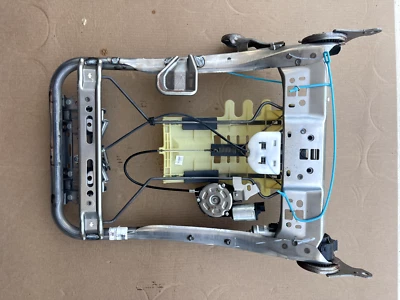 2016 TOYOTA SIENNA ПЕРЕДНЕЕ СИДЕНЬЕ ВЕРХНЯЯ ПОДУШКА РАМА С ДВИГАТЕЛЯМИ ЛЕВАЯ СТОРОНА OEM - Изображение 1 из 4