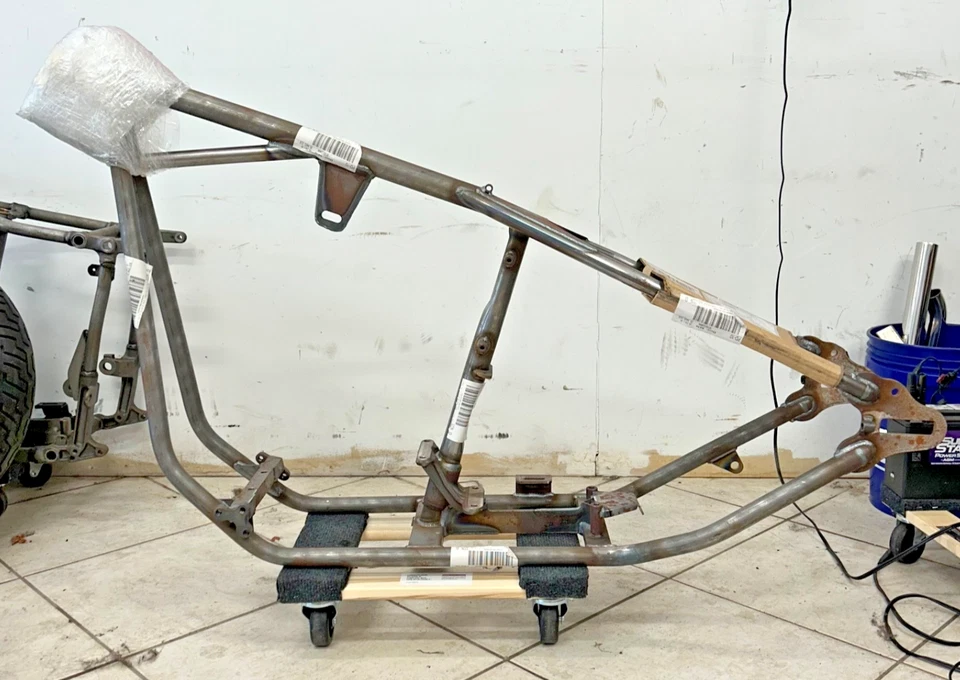 Quadro rígido de motocicleta Paughco 2 1/4” para cima/40° ancinho com MSO – Parte # S140RB – NOVO! - Imagem 1 de 4