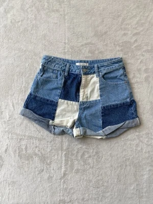 Pantalones Cortos Pacsun Denim Mamá Talla 27 Parche Bloque de Color Puño Enrollado Jean Tiro Alto Foto 1 de 3
