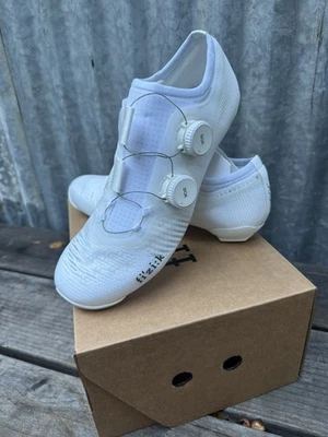 NUEVO Zapatos de Carretera Fizik Vega Carbono (Blanco/Blanco) Talla 40 Foto 1 de 4