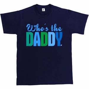 Who's The Daddy Vatertagsgeschenk Geburtstag Weihnachtsgeschenk für Papa Herren T-Shirt - Bild 1 von 10