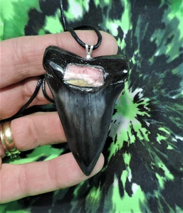 BEAUTIFUL! 2 1/2'' MAKO SHARKS TOOTH NECKLACE RHODOCHROSITE JEWELRY - Picture 1 of 3