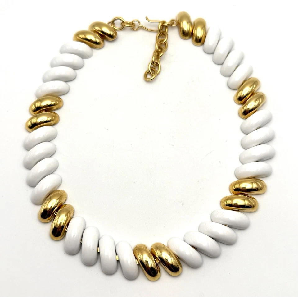 Vintage Monet signed necklace white enamel links gold tone Smooth 17 -19” Collar Foto 1 de 1