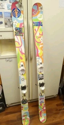 Esquís Roxy Alakazam 2009 excelente estado 159 cm, 123-85-111 mm para mujer todos MTN Foto 1 de 4