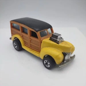 Hot Wheels 1979 giallo anni 40 Ford Woody Wagon Woodie made in Malaysia - Foto 1 di 7