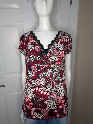 Blusa feminina grande vermelha, preta, branca decote em V detalhes dourados detalhe de acabamento de renda nova com etiquetas - Imagem 1 de 4