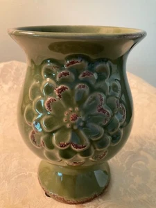 Vintage Keramik Vase grün beige mit erhabenen Blumen 7" - Bild 1 von 6