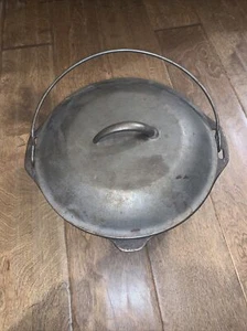 Cast Iron Dutch Oven No 8 D3 8DO Made in USA - Picture 1 of 11