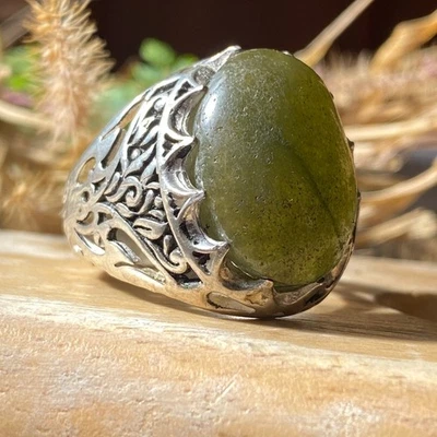 Piedras preciosas hechas a mano de jade de corte ovalado con anillo de plata de ley 925 para hombre حجر جاد Foto 1 de 4