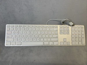 Apple Tastiera Con Tastiera Numerico #A1243 Porta USB Cablata Argento e Bianco - Foto 1 di 14