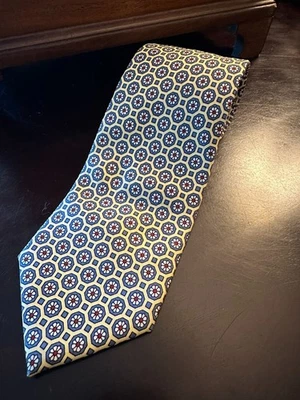 Галстук Liberty of London 100% шелк 59 дюймов x 3 дюйма желтый синий медальон, сделано в США - Изображение 1 из 3