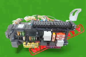 Caja de fusibles relé módulo SAM trasero OEM 10-2011 Mercedes W204 C300 C250 2049060505 - Imagen 1 de 14