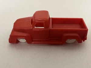 Camioneta pickup vintage de plástico duro de los años 50 (roja) - 3 1/2" de largo - Imagen 1 de 5