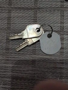 Medeco Schlüssel mit Schlüsselanhänger - Bild 1 von 2