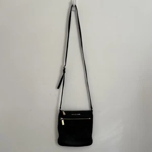 MICHAEL KORS Black RILEY Small Flat Pebbled Leather Crossbody Purse Zippered - Picture 1 of 13