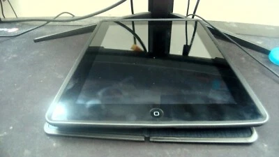 apple ipad 4th generation 64gb selling this at an insane price for fun lol - Image 1 of 4