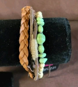 Paparazzi Far Out Wayfair Green Urban Bracelet - Picture 1 of 6