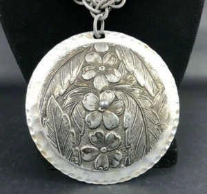 Vtg STATEMENT Necklace Chunky Rope Chain Large Hammered Aluminum Flower Pendant  - Picture 1 of 10