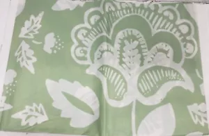 Thin Peva Vinyl Tablecloth 60" Round (4-6 people) WHITE FLOWERS ON GREEN, GR - Picture 1 of 20