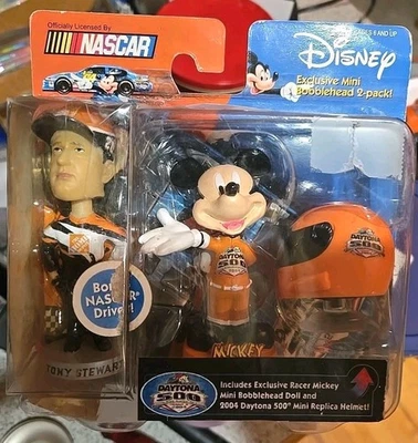 NASCAR Тони Стюарт Disney Микки Маус мини качающаяся голова упаковка 2 шт. BOBBLE DOBBLES - Изображение 1 из 2