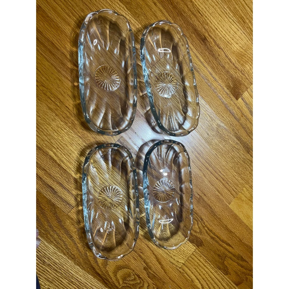 Vtg Set of 4 Anchor Hocking 8 1/2" Banana Split Dishes Scalloped Edges Perfect - Image 1 of 3