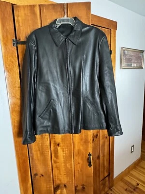 Chaqueta de cuero negra (comprada en Italia) cremallera frontal Foto 1 de 4