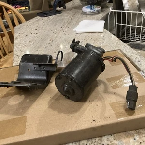 Early Bronco Wiper Motor With Bracket And Screws - Picture 1 of 11