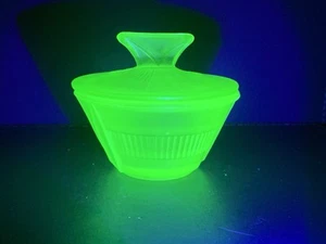 Walther & Söhne Uranium Glass Lidded Dish Art Deco Germany 1930s VGC Glows - Picture 1 of 10