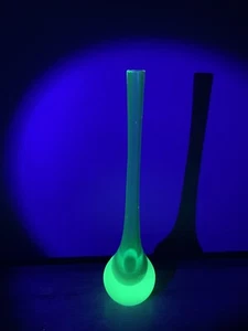 Vintage Murano Uranium Vaseline Vase 12" - Picture 1 of 7